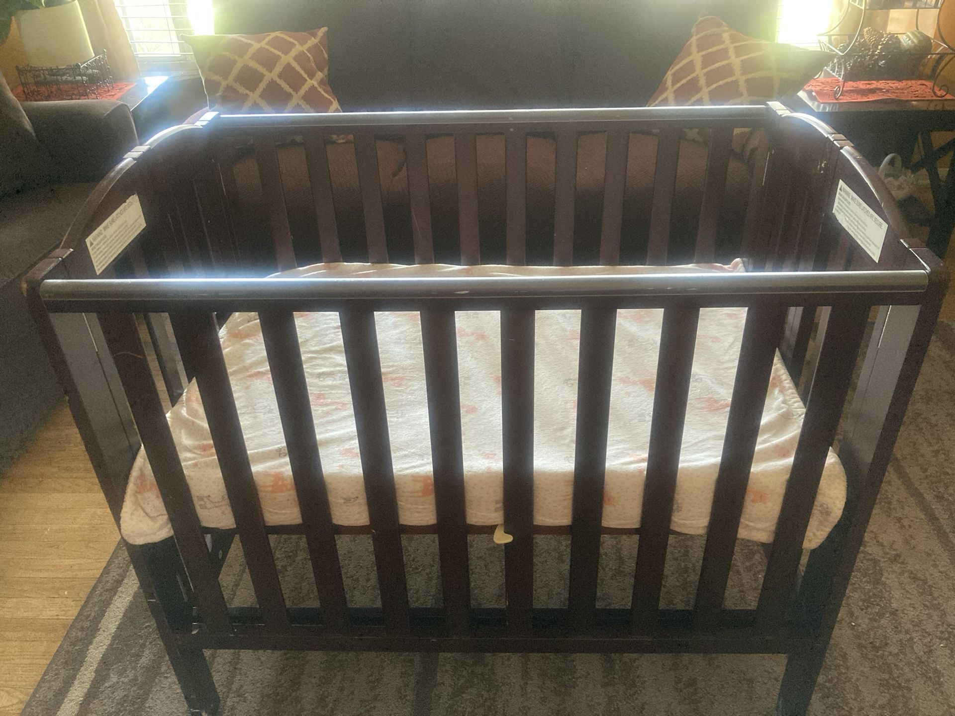 Foldable Mini Crib