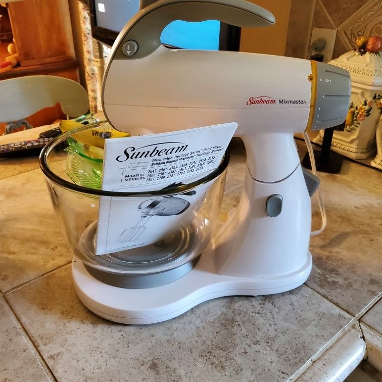 Sunbeam Mixer With Attachments for Sale in Orlando, FL - OfferUp