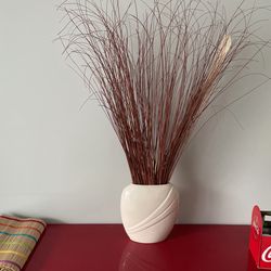 Ceramic Off White Base With Natural Dried Flowers