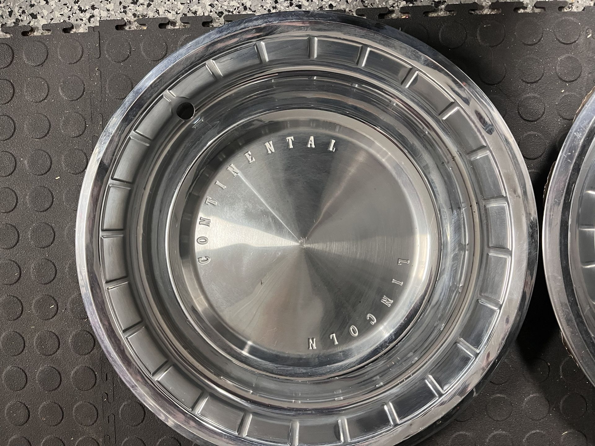 1962/63 Lincoln Continental Hubcaps