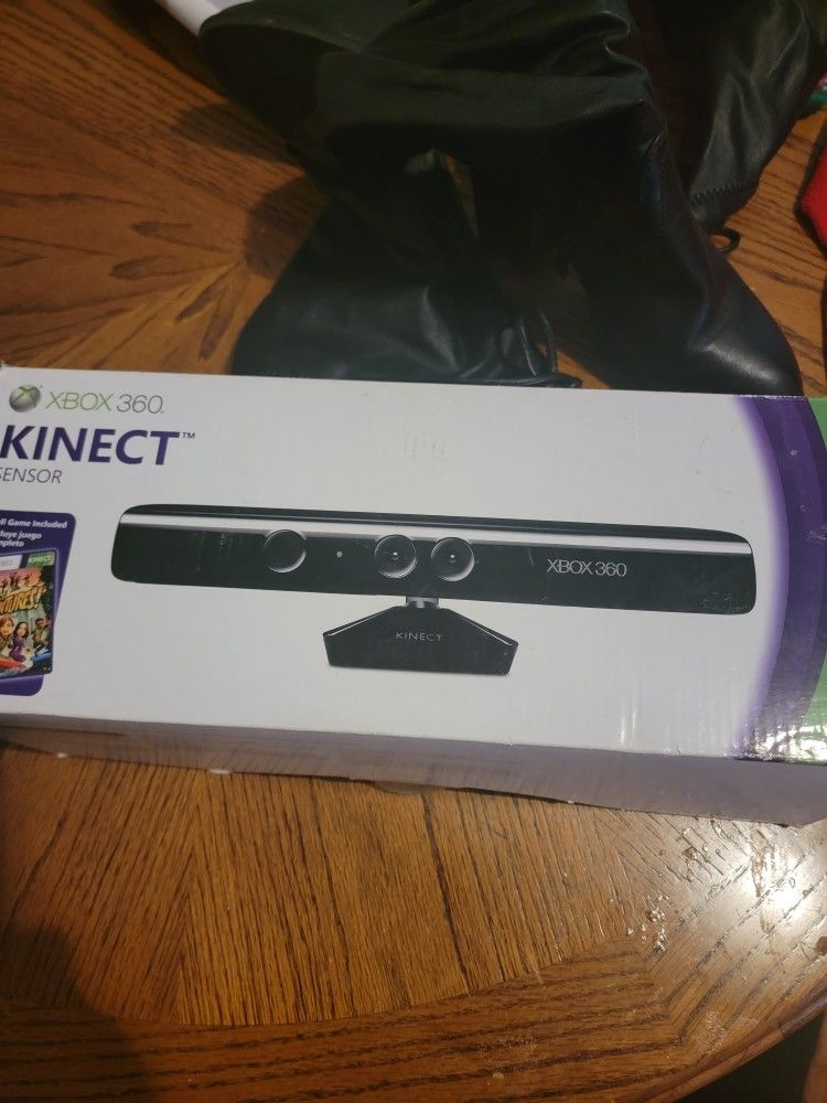  Two Kinect For Xbox 360 