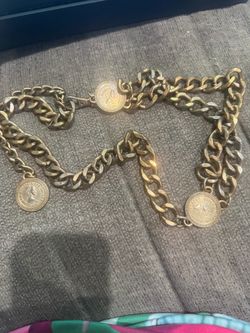Vintage Queen Elizabeth II Coin Charm Necklace Chunky Gold Tone Curb Chain