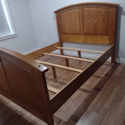 Solid Wood Queen Bedroom Set With Bed Frame Headboard Night Stands