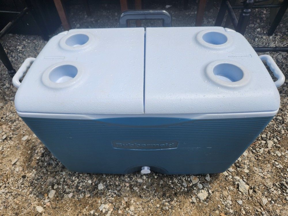 Rubbermaid 67 qt Wheeled Cooler Ice Chest w/ double lid