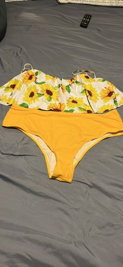 Women’s plus size swimsuit 2x 🌻