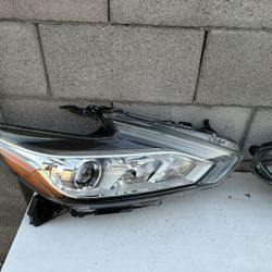 Nissan Altima Headlight 2016-2018, OEM ORIGINAL NISSAN HEADLAMP, great condition, Passenger Side Only