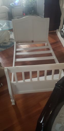 Toddler Solid Wood Sleigh Bed.