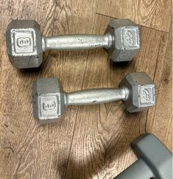 Two Pairs of Hex Dumbbells for beginners 8s and 12s. Total: 40 lbs