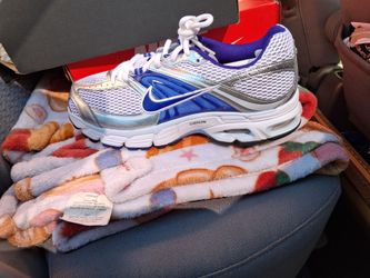 NIKE