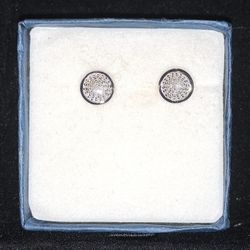 Elegant Stud Ear Rings   $2