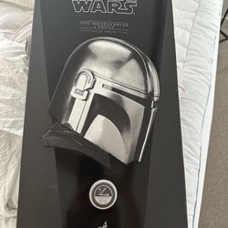 Deluxe Exclusive 1/4 Scale Mandalorian And Child Figures. 
