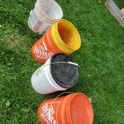 Lot of Empty Baskets. 5 gallons and 2 gallons
