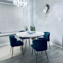 Dinning Table With 4 Chairs