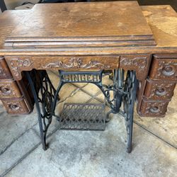 Antique 1901 Singer Treadle Sewing Machine – WORKING – Cabinet & Accessories