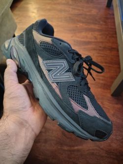 $35 MEN'S NEW BALANCE SIZE 10.5