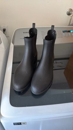 ALDO rain boots size 8.5