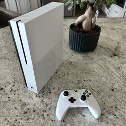 XBox One S 750GB WHITE With Controller