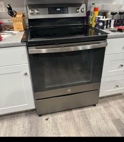 Dark stainless steel fingerprint resistant kitchen appliances