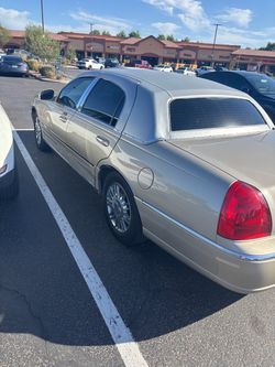 2006 town car