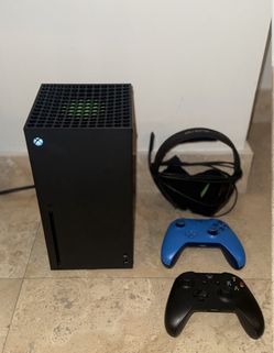Xbox series x 2 controllers with head seat