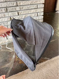 Veer retractable canopy