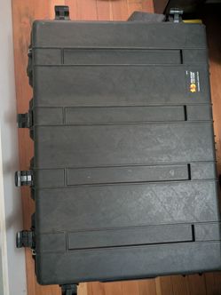 Pelican Hard Case (Very large)