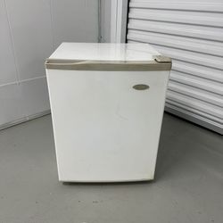 Haier 2.7 Cu. Ft. Compact Mini Refrigerator Fridge