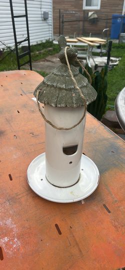 Bird feeder