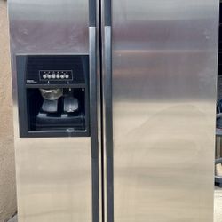 Whirlpool Gold Refrigerator $200