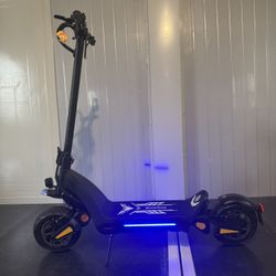 Dual-motor dual-battery high-speed electric scooter