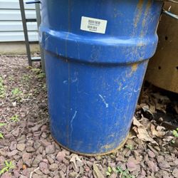 Metal Barrel with Open Top Locking Lids