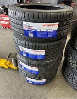 235/40/19 Set De Llantas Nuevas 