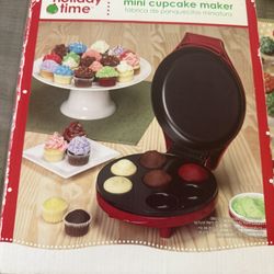 Cup Cake Maker And Frosting Decorator 