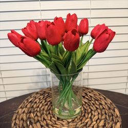 🌷 Real Touch Red Tulips – Like New 🌷
