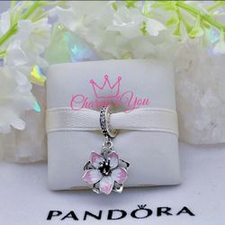 Adorable Charm de plata 925 para pulsera Pandora Momentos.