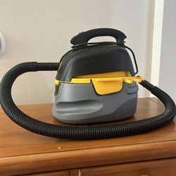 Wet Dry Vacuum 2.5 Gal