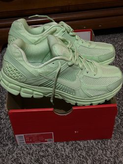 Nike Vomero 5 shoes