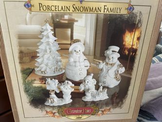 VINTAGE PORCELAIN CHRISTMAS SNOWMAN SET.