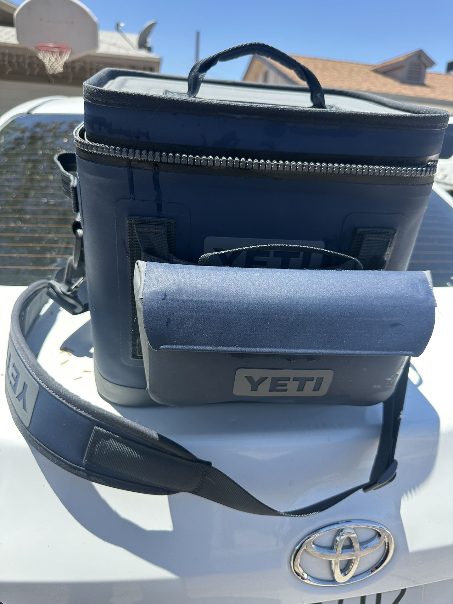 Yeti Hopper 12 Soft Sided Cooler Navy Blue + 1L Dry Bag