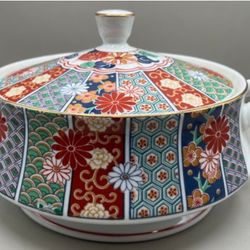 BEAUTIFULLY DESIGNED ARITA IMARI JAPANESE PORCELAIN TUREEN WITH LID AND HANDLES 