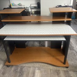 Desk with wheels