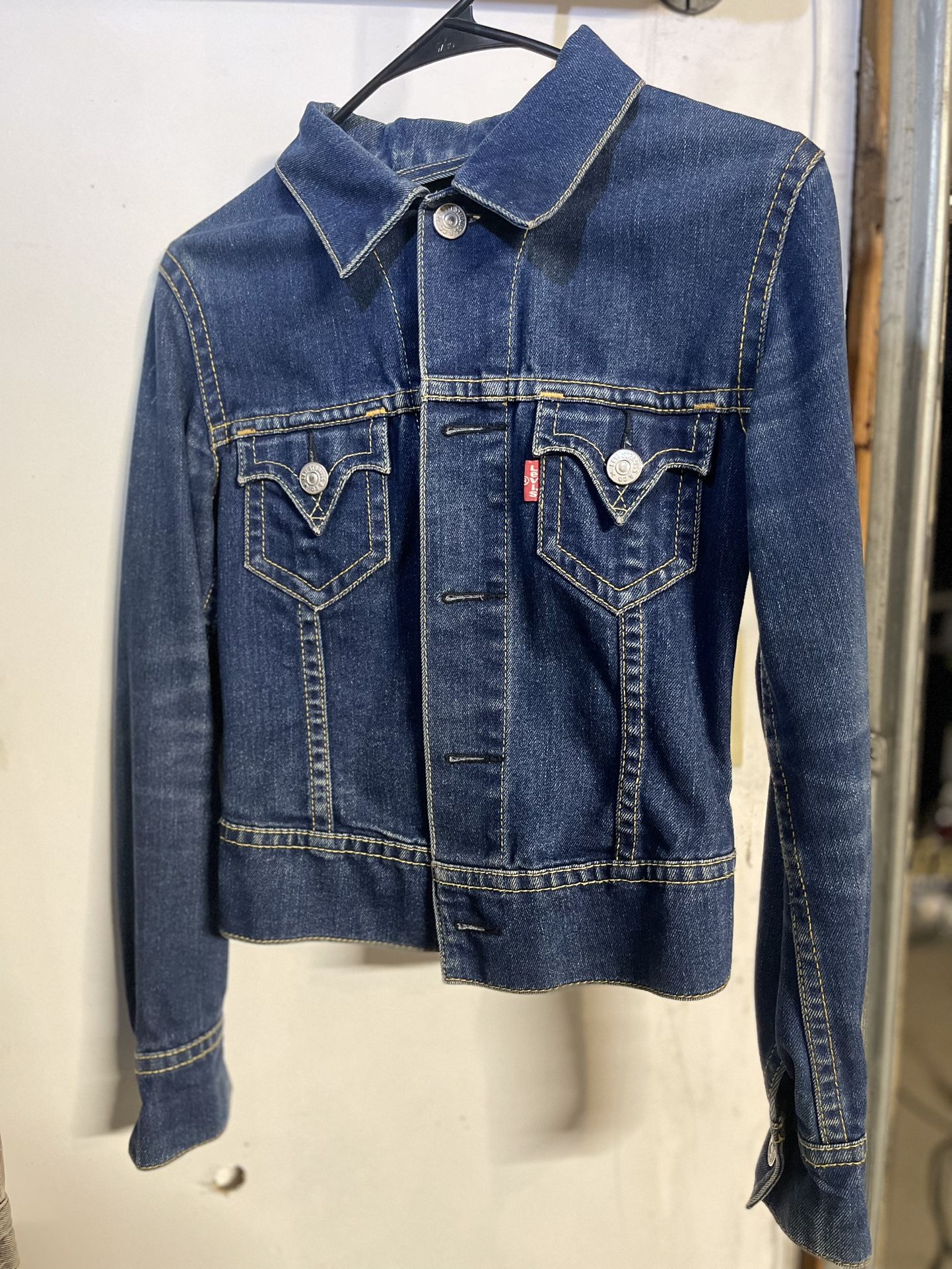 Levis Woman’s Jean Jacket 