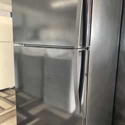 Black Whirlpool Top And Bottom Refrigerator 