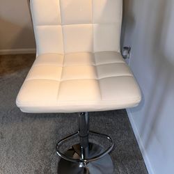White bar stools 