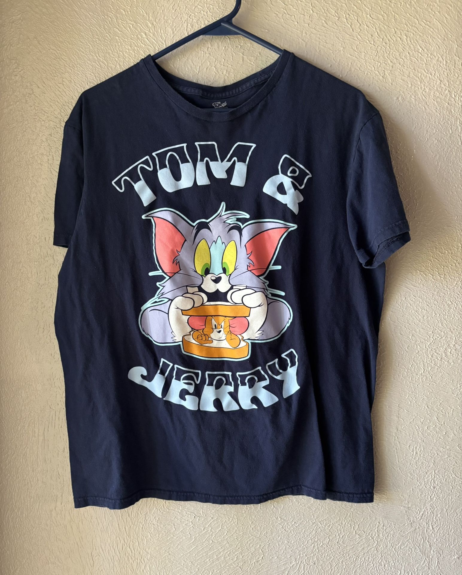women’s Tom & Jerry Graphic T-Shirt size Large