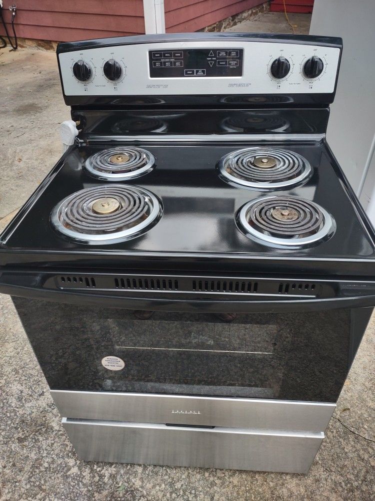Amana Used Electric Stove in Good Condition