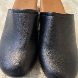 Universal Thread Women shoes size 7