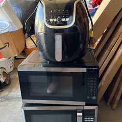 Two Microwave And The Fryer/ 95% New 