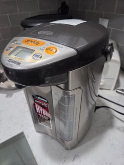 Zojirushi Hybrid Water Boiler & Warmer
Four heat settings, Quick Temp mode, timer, nonstick interior, panorama gauge 4.2 Q