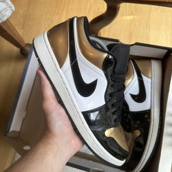 Jordan 1 Low Gold Toe